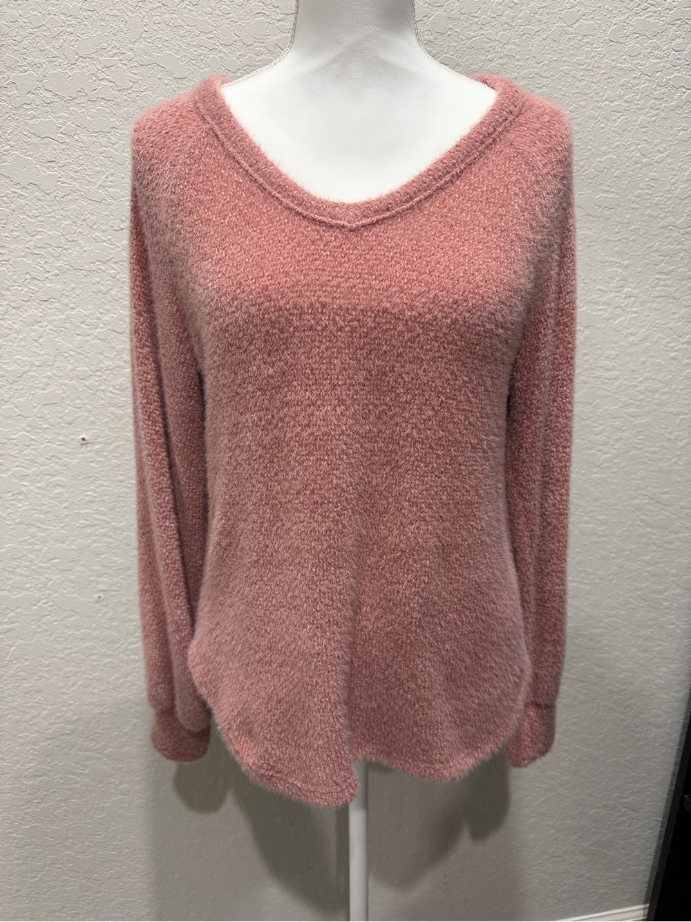 Hollister Plush V-Neck Sweater in Dusty Pink